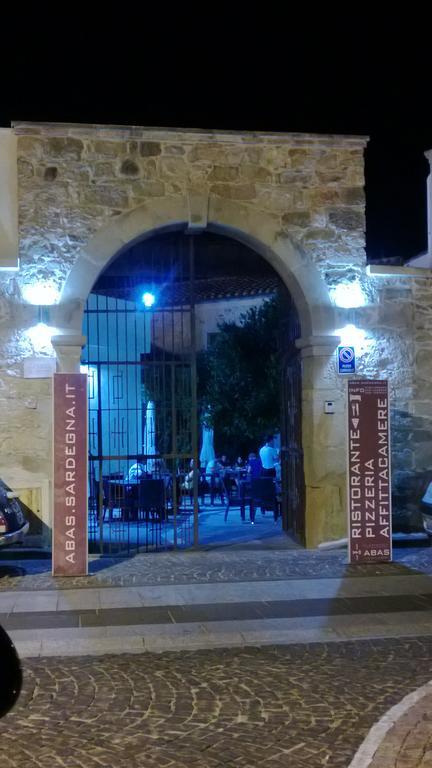 Abas Ristorante Pizzeria Affittacamere Ales Exterior foto