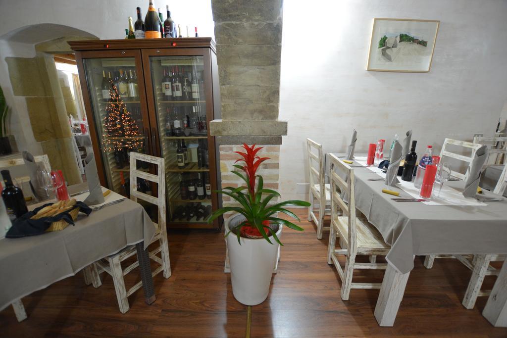 Abas Ristorante Pizzeria Affittacamere Ales Exterior foto