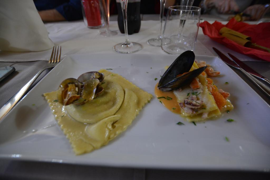 Abas Ristorante Pizzeria Affittacamere Ales Exterior foto