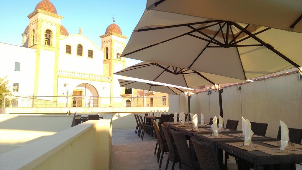 Abas Ristorante Pizzeria Affittacamere Ales Exterior foto