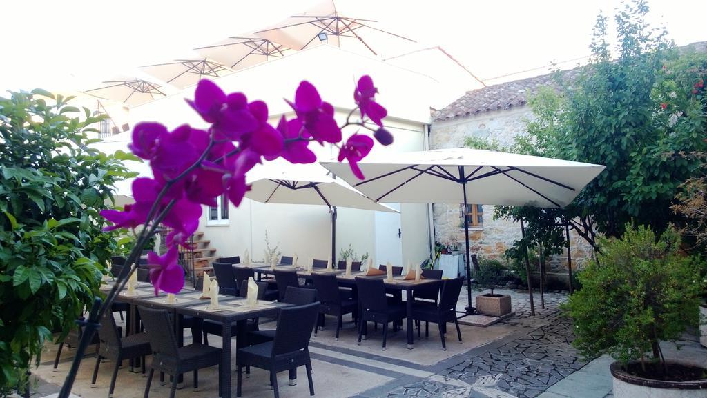 Abas Ristorante Pizzeria Affittacamere Ales Exterior foto